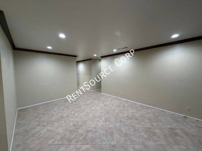 Building Photo - 44861 Laszlo St