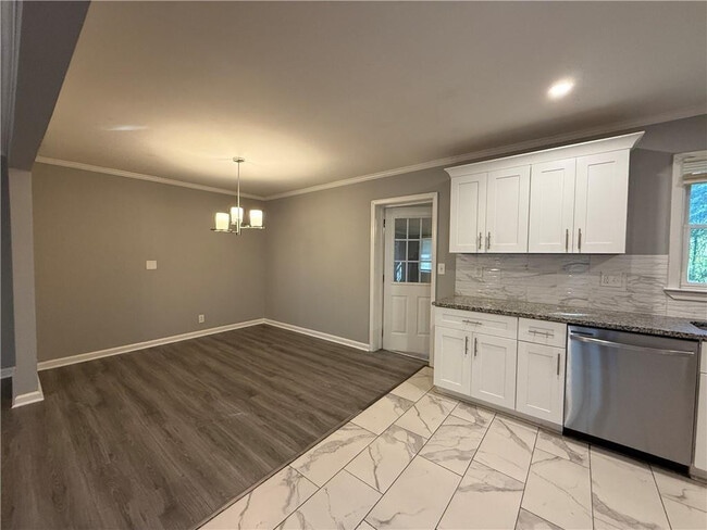 Foto del edificio - Room in House on Carolyn Dr SW