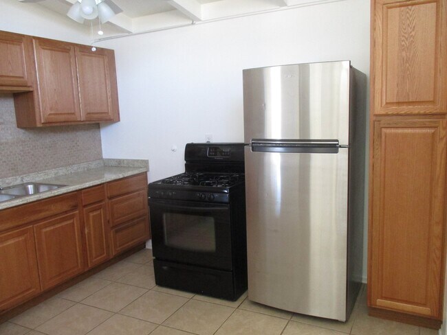 Building Photo - 2 Bedroom 1 Bath