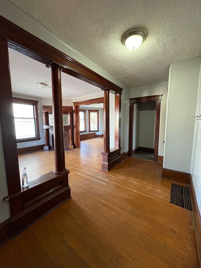 Building Photo - Two bedroom one bathroom 1st level for rent