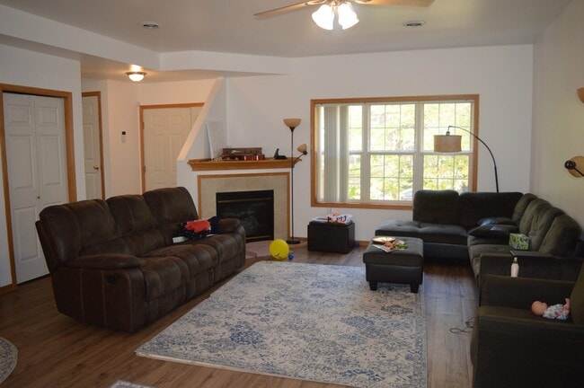 Building Photo - 1709 Carns Dr