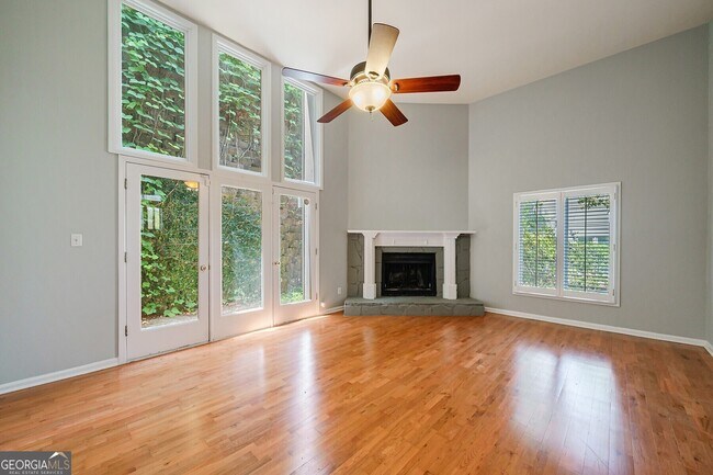 Foto del edificio - 4010 Roswell Rd NE