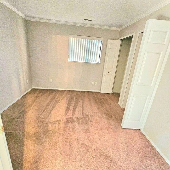 Foto del edificio - 1 Bedroom, 1 Bathroom Condo, 1st Floor and...