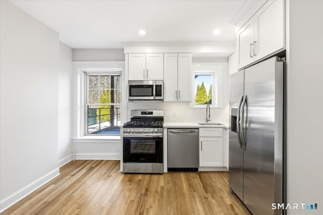 Foto del edificio - 2750 Whitney Ave