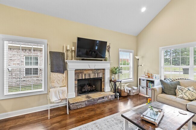 Foto del edificio - House on Runningvine Lane Available Soon!