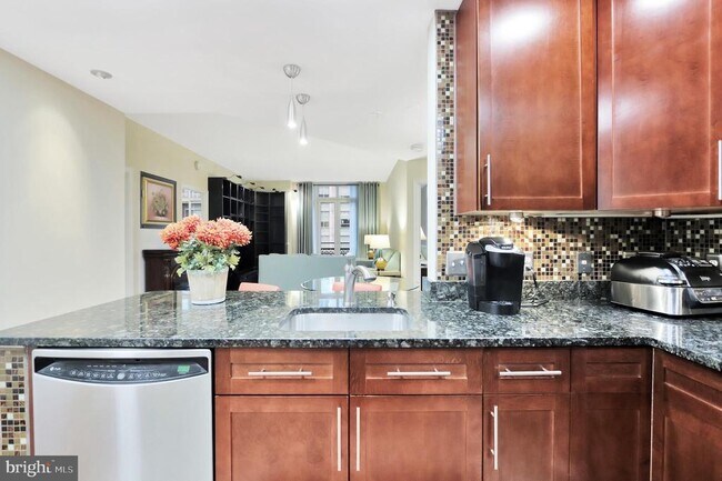 Building Photo - 155 Potomac Passage