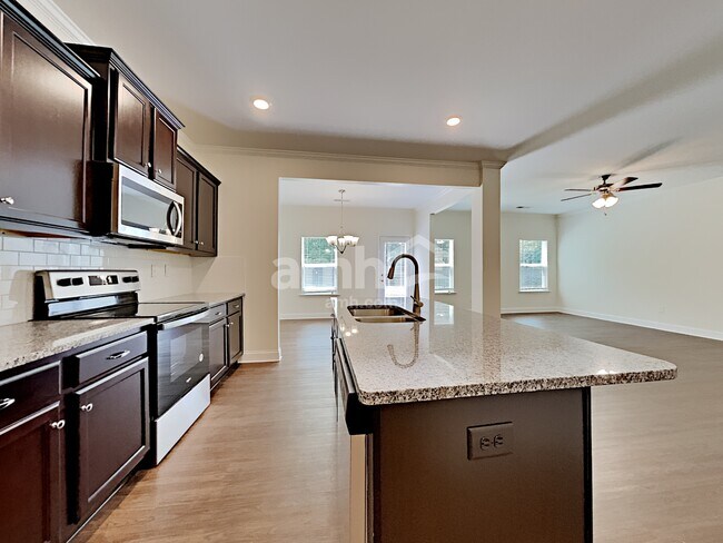 Building Photo - 593 Woodall Rd