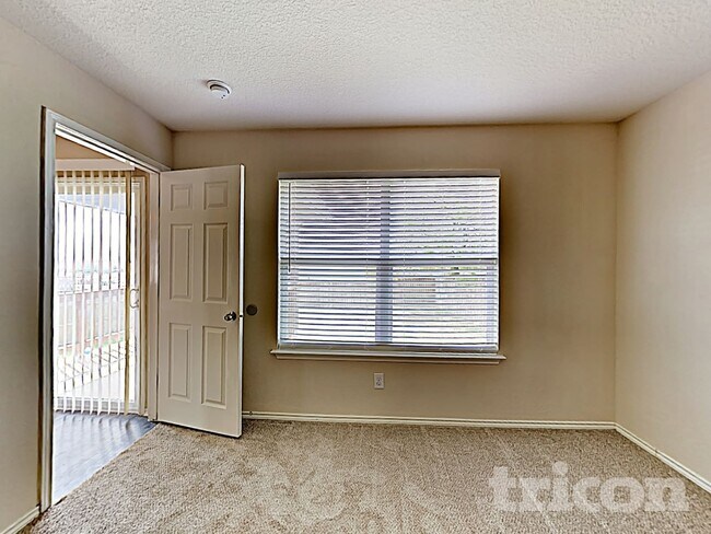 Foto del edificio - 2319 Camberly View