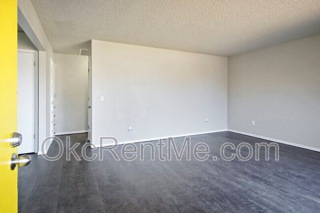 Building Photo - 7010 Woodlake Dr