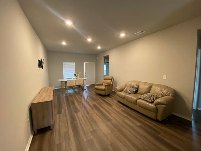 Building Photo - 5412 Mariposa Grv Dr