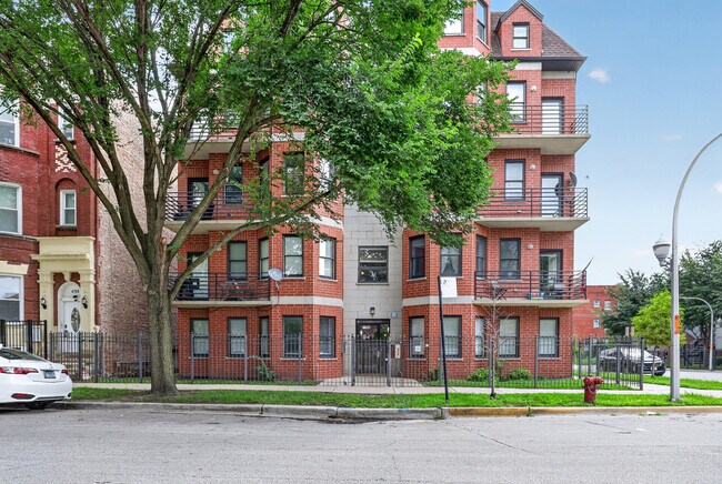 Foto del edificio - 4755 S St Lawrence Ave
