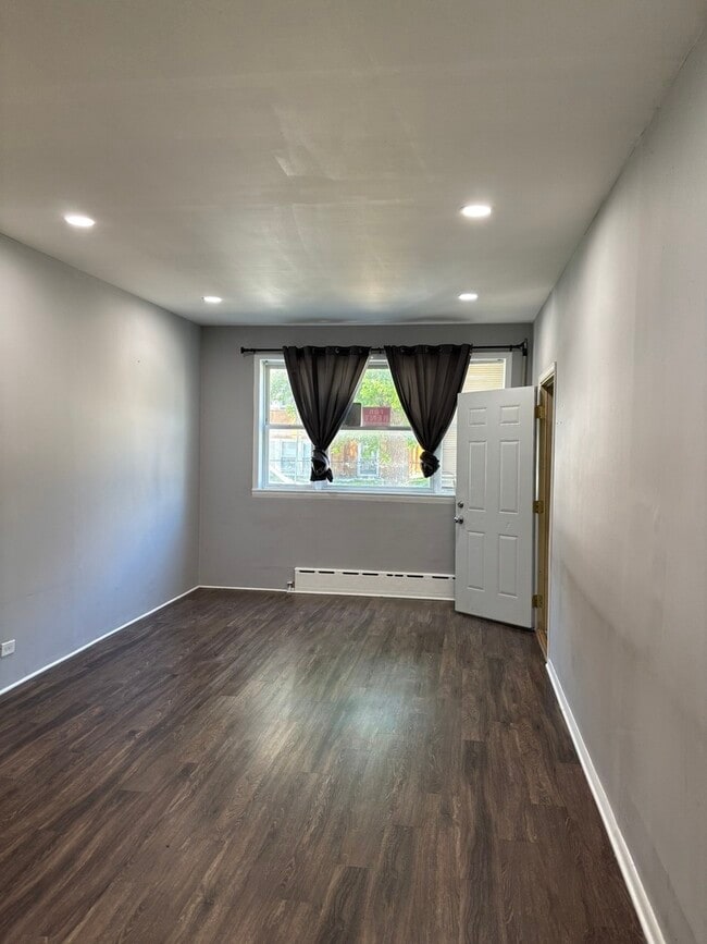 Building Photo - 3053 N Elbridge Ave