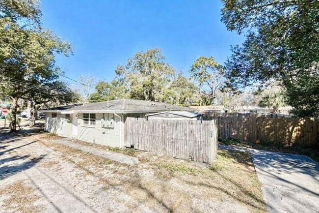 Building Photo - 5852 Monroe St