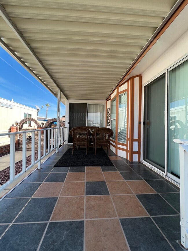 Foto del edificio - 55+ WINTER RETREAT!