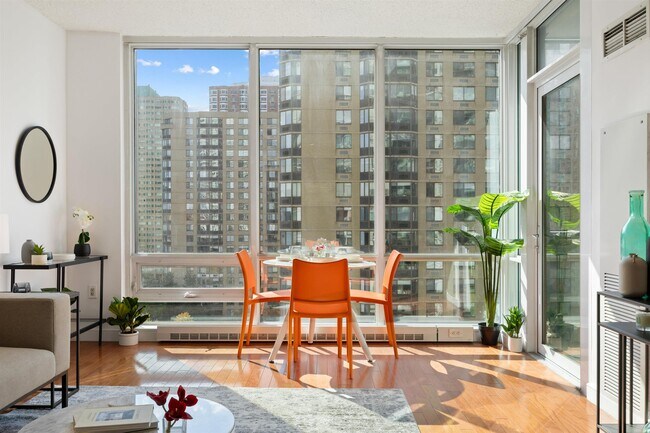 Foto del edificio - 20 Newport Pkwy