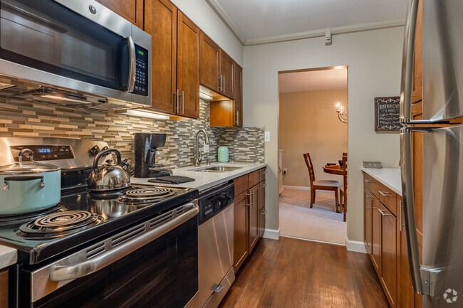 1BD, 1BA - 853SF - Breakwater Apartments at The Normandy