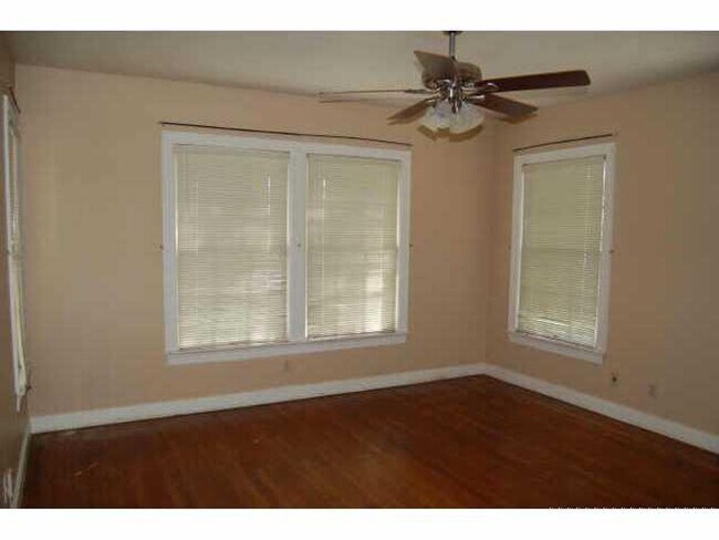 Foto del edificio - 1308 Crestwood Rd
