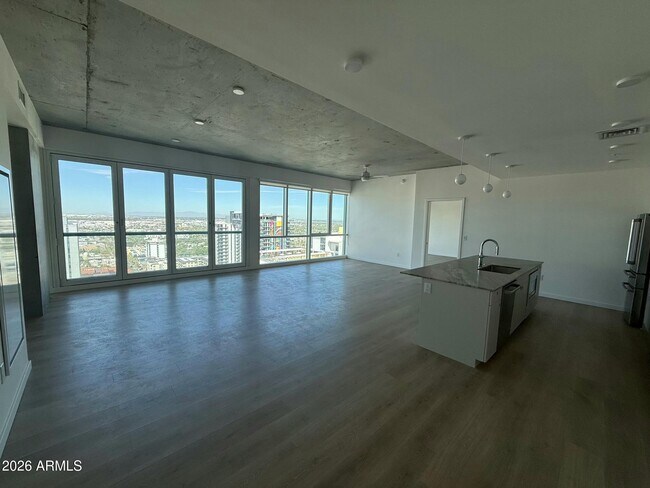 Foto del edificio - 777 N Central Ave