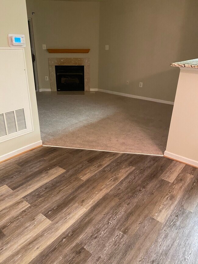 Building Photo - 8911 Town Center Cir
