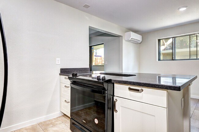 Building Photo - Updated 2 Bedroom 2 Bath Condo With Pool A...