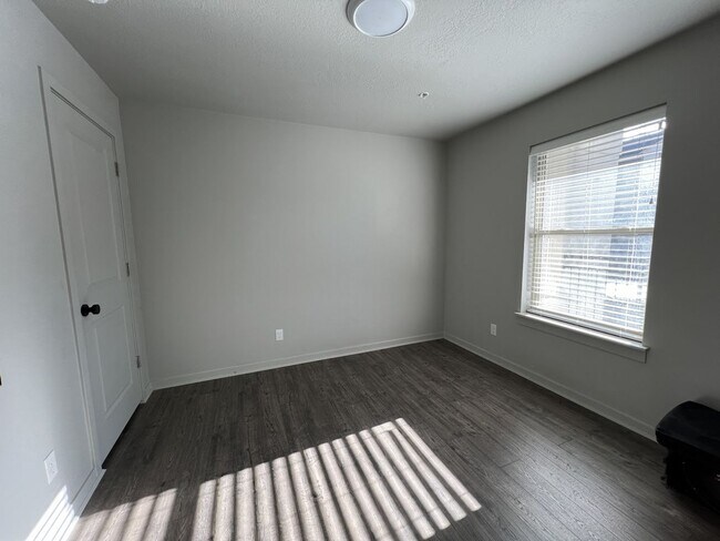 Foto del edificio - 2 Bedroom Pet Friendly Unit for Rent in Provo
