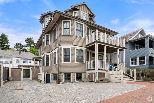 Building Photo - 136 Appleton St