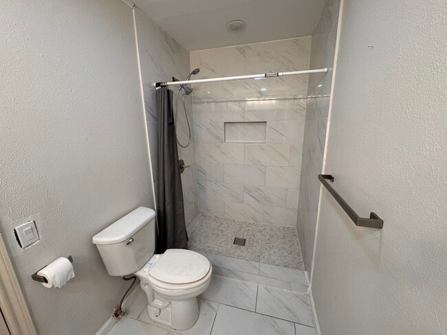 Building Photo - 6801 Lancelot Ct