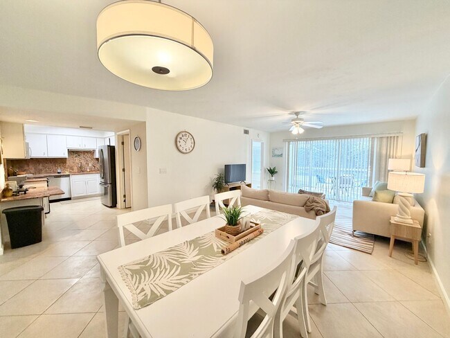 Foto del edificio - ** VANDERBILT VILLAS ** 3 BED / 2 BATH - 1ST FLOOR CONDO - NEAR THE BEACH! - ANNUAL RENTAL