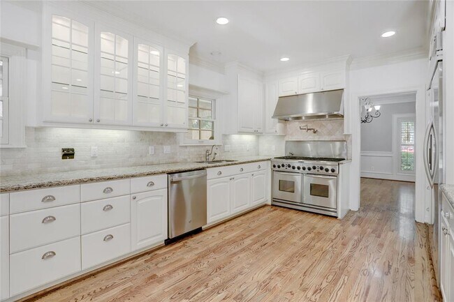 Foto del edificio - 6341 Mercer St