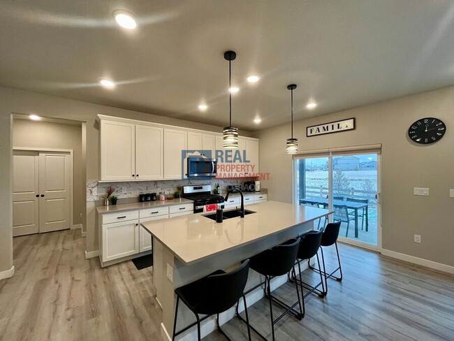 Building Photo - 385 Baler Ct