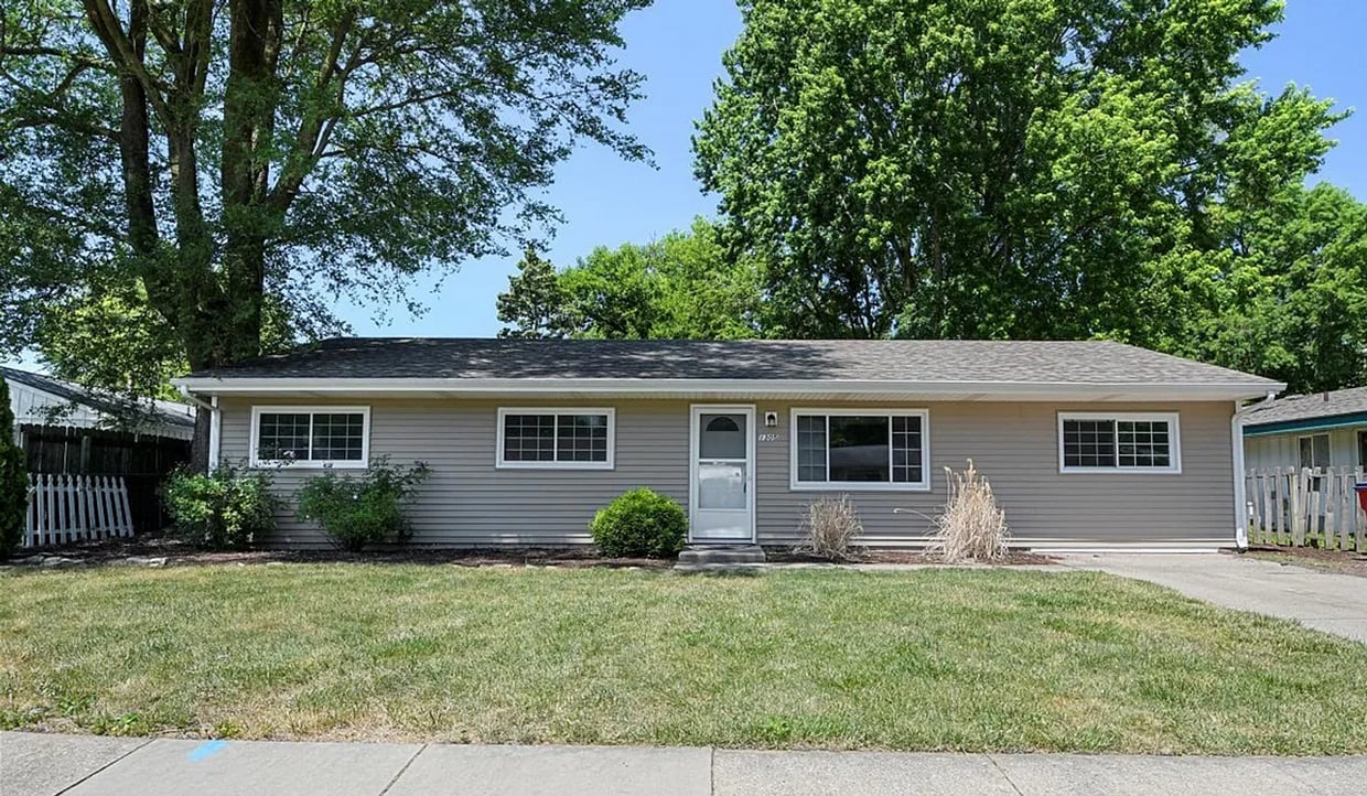 Primary Photo - 4 bedroom 2 bathroom located in Champaign-...