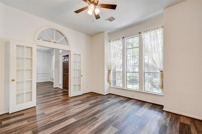 Building Photo - 203 Hazelcrest Dr