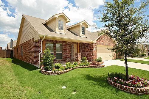 Building Photo - 9704 Sleepy Hollow Dr