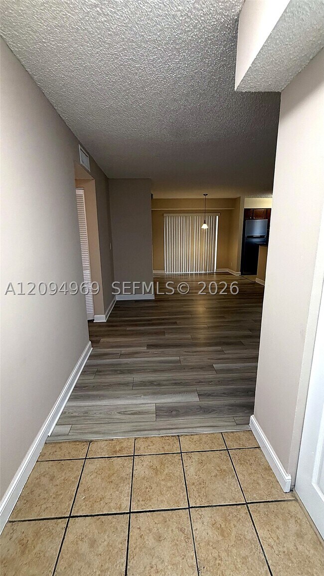 Foto del edificio - 7640 Westwood Dr