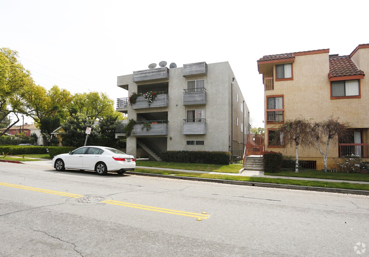 Foto del edificio - 404 Milford St