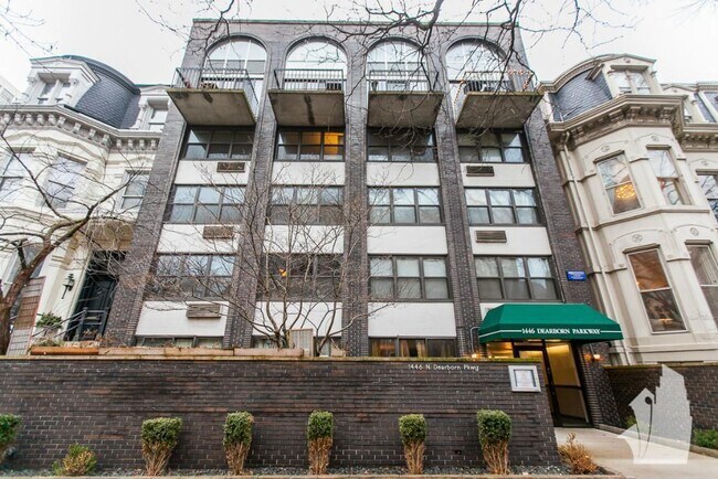 Building Photo - 1322 N Dearborn St