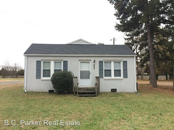 Primary Photo - 921 E Haggard Ave