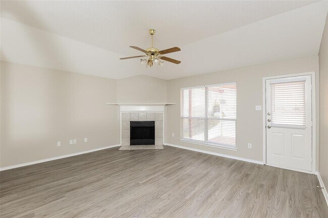 Foto del edificio - 8645 Fountainview Terrace