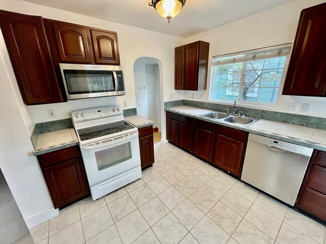 Foto del edificio - Upgraded 3bd/2bath Laurelhurst Home w/ Pri...