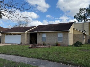 Building Photo - 15123 Chasehill Dr