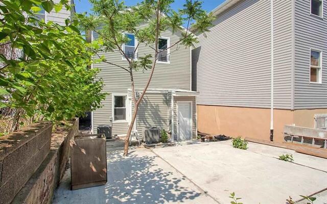 Building Photo - 152 McAdoo Ave