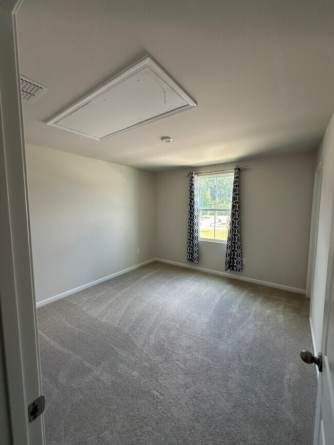 Foto del edificio - 1460 Burgundy Blf Ln