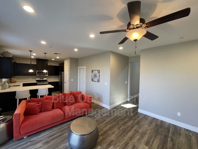 Building Photo - 2874 Pin Oak Ln