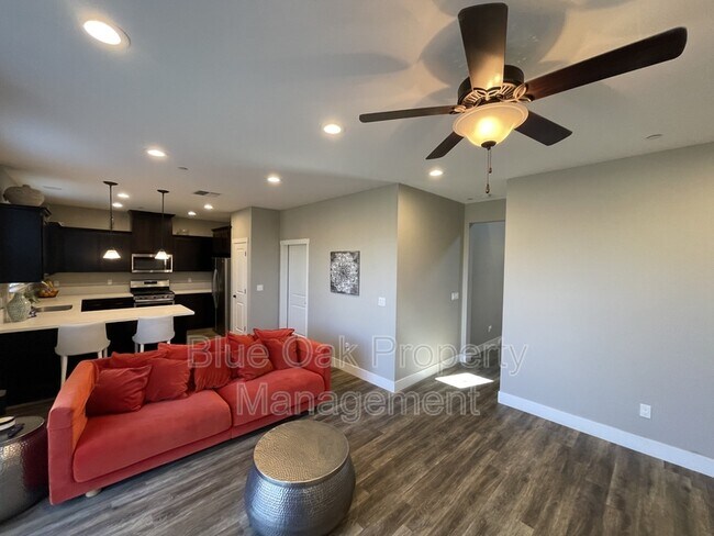 Foto del edificio - 2874 Pin Oak Ln