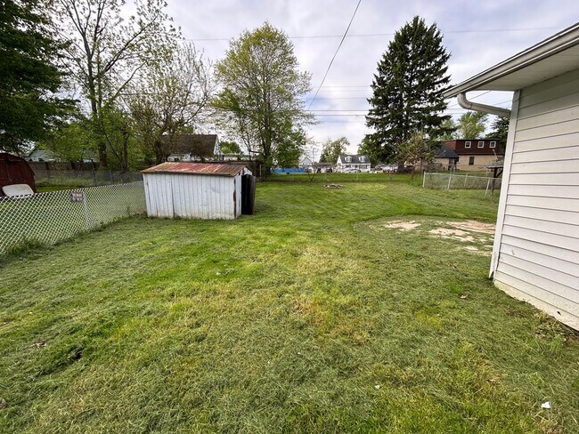 Building Photo - 2 Bed- 1 Bath - Single Family Home