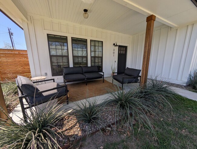 Foto del edificio - Charming 3BR House in Taylor