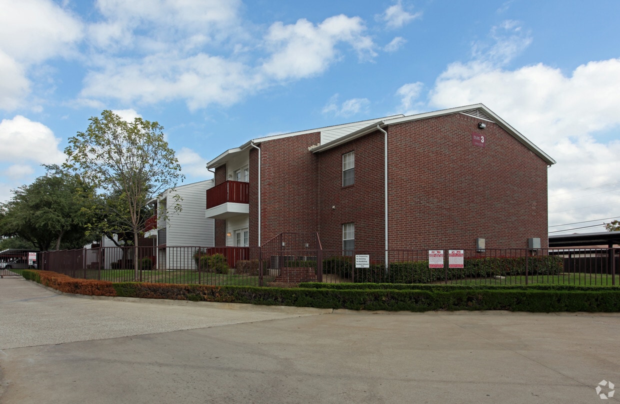 Creekwood Place Apartments Lancaster, TX