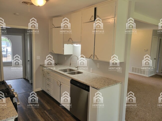 Building Photo - 1809 Fairfax Ave