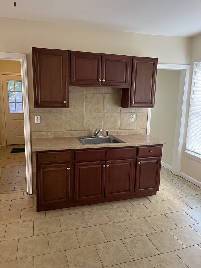 25 Roberts St Unit 1, New Britain, CT 06051 Apartments in New Britain