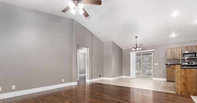Building Photo - 357 W 225 S